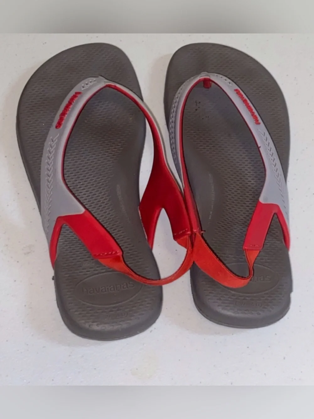 Havaianas Men’s Gray & Red Flip Flop  Size 39-40